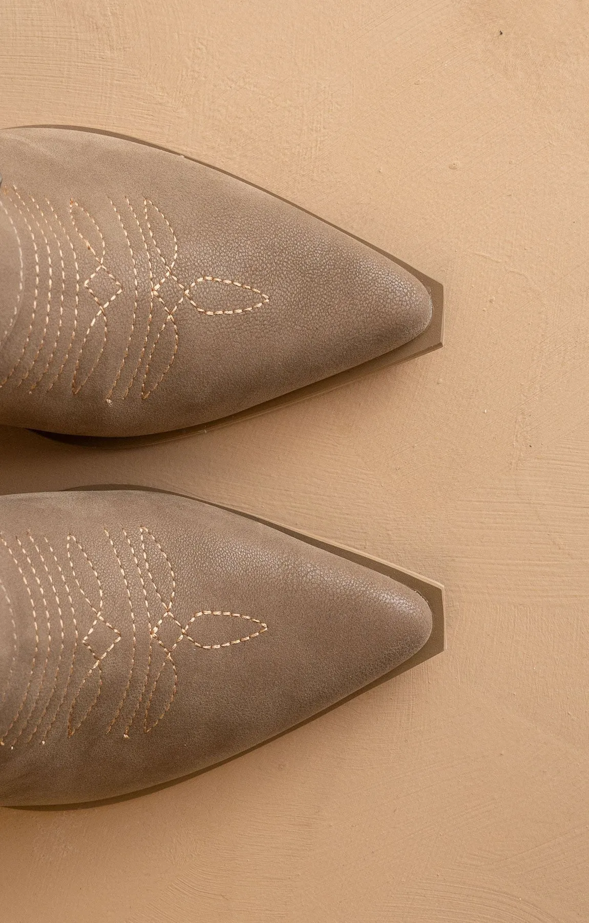 Dixie - Mules With Western Buckle Detail