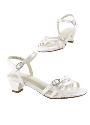 Dyeable strappy comfort sandal.