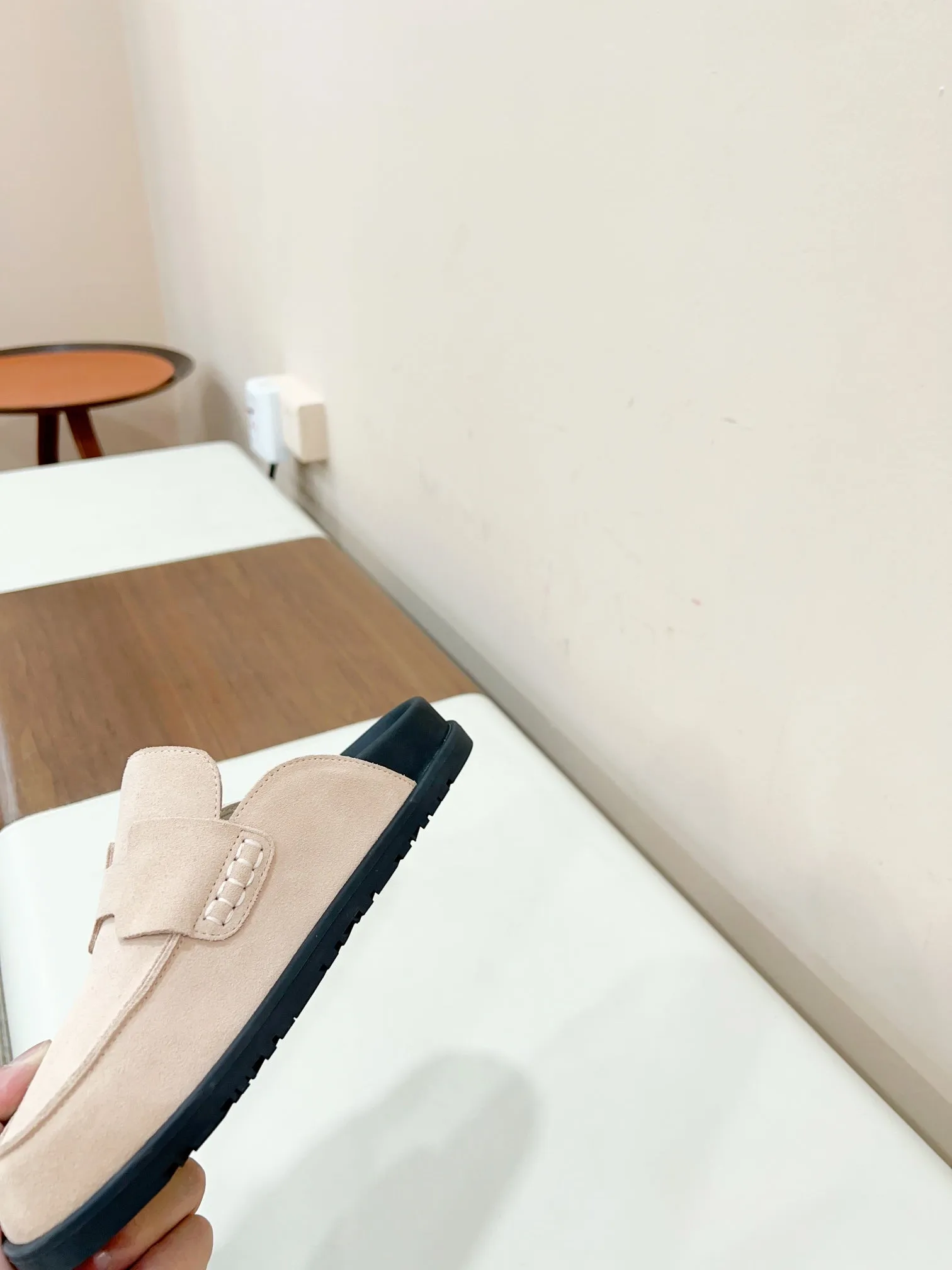 HM GO MULE CREAM SUEDE