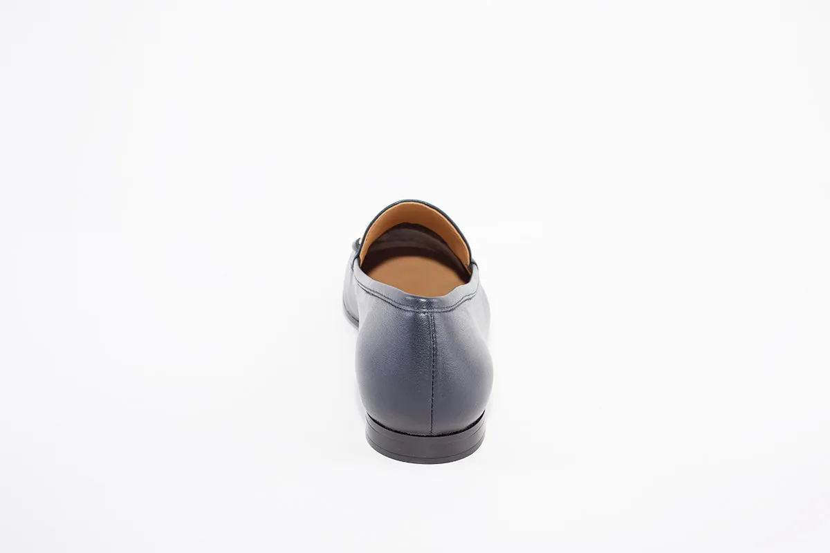 MARIA JAEN - 4023 FLAT LOAFER WITH GOLD CHAIN DETAIL - NAVY LEATHER