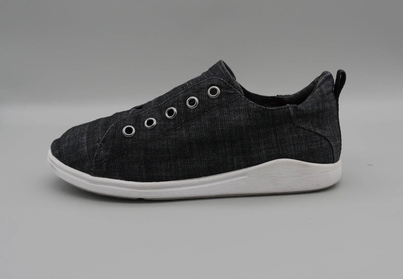 Momentum Slip-on Unisex Sneaker Black