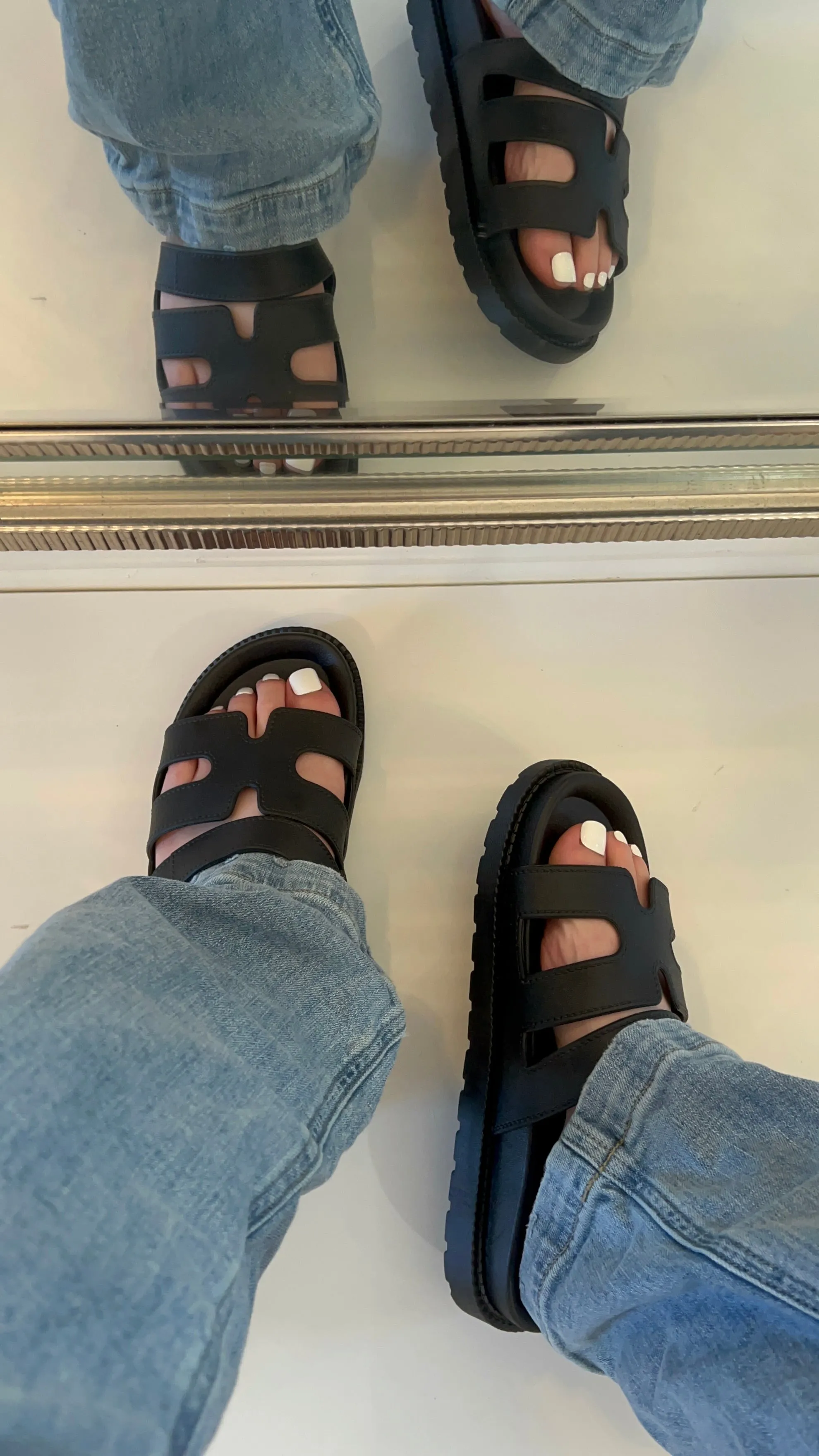 Sophia Sandal - Black (Wide Friendly)