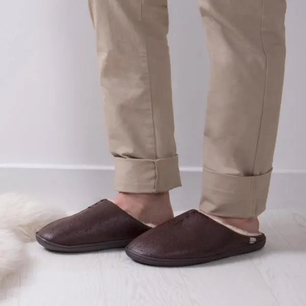 Totes Isotoner DISTRESSED Mens Mule Slippers Brown