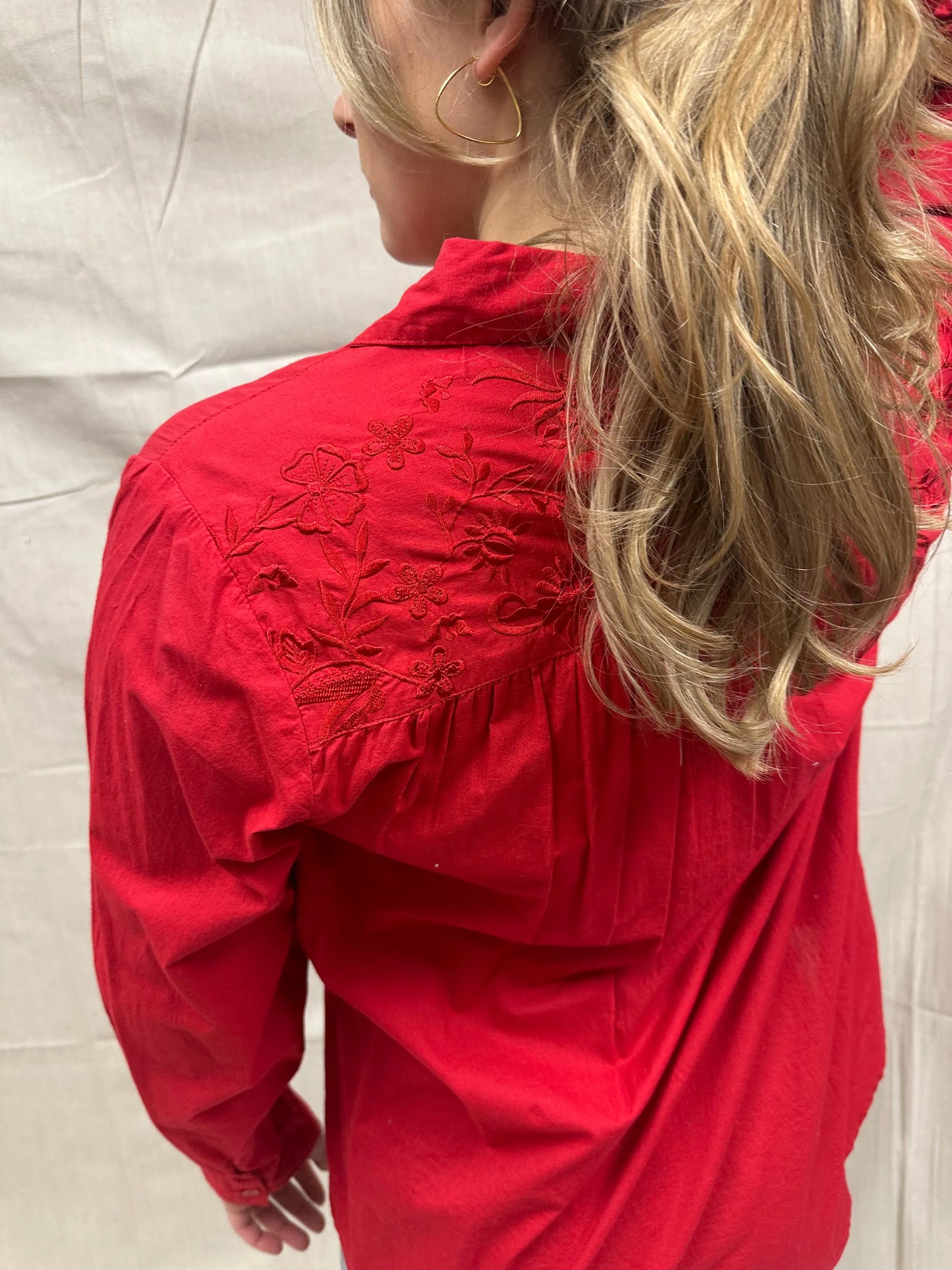 Vintage 80s Red Embroidered Flower Button Up | Size Large