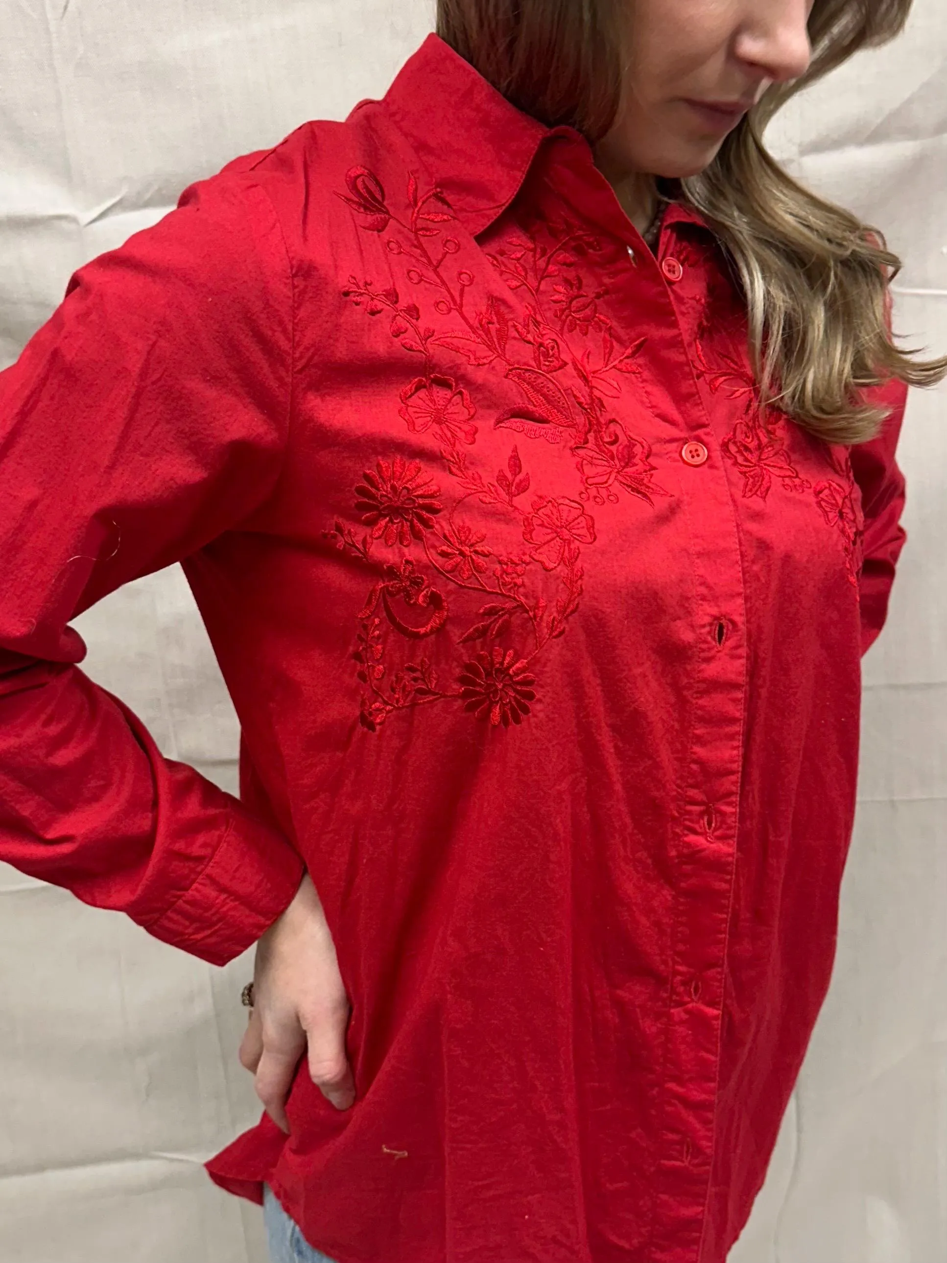 Vintage 80s Red Embroidered Flower Button Up | Size Large